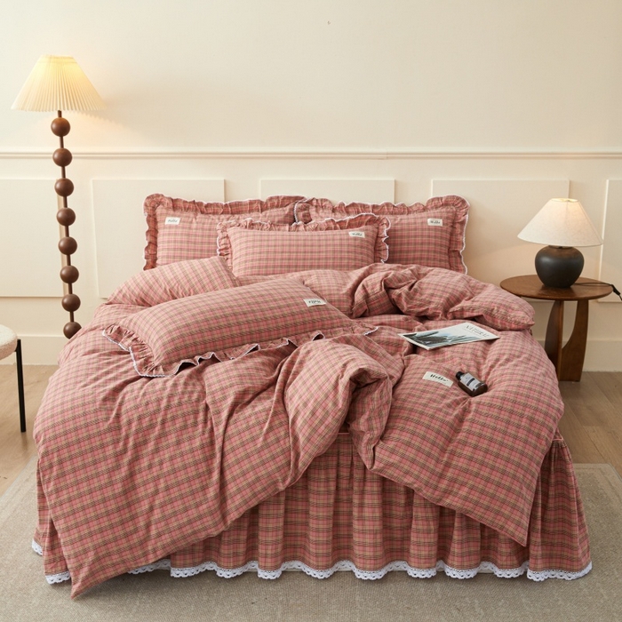 91家纺网 家纺一手货源 找家纺 缦彩 2025新款纯棉水洗棉床裙床罩单件全棉防滑防尘保护套床单三件套 艾米-粉