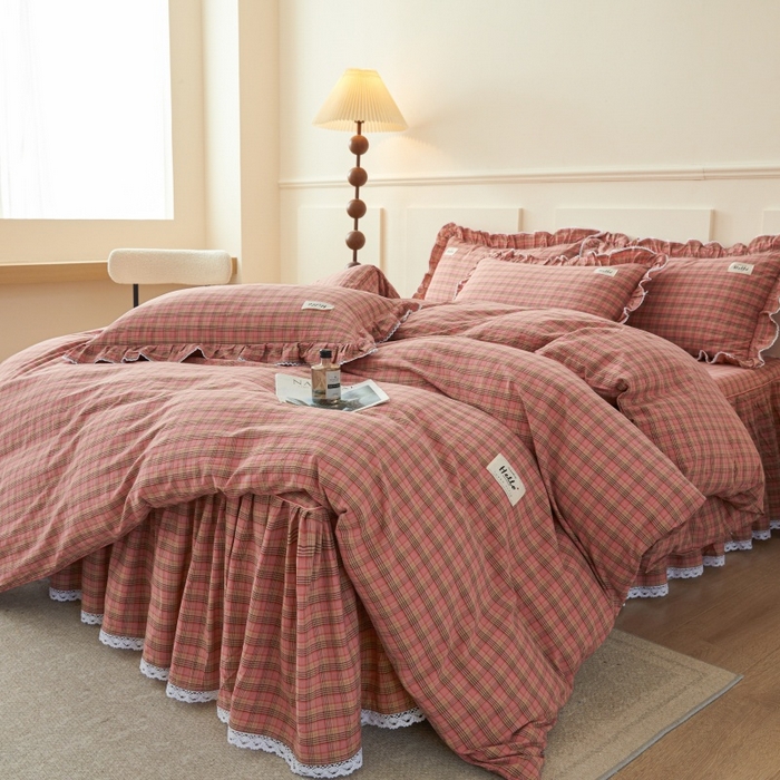 91家纺网 家纺一手货源 找家纺 缦彩 2025新款纯棉水洗棉床裙床罩单件全棉防滑防尘保护套床单三件套 艾米-粉