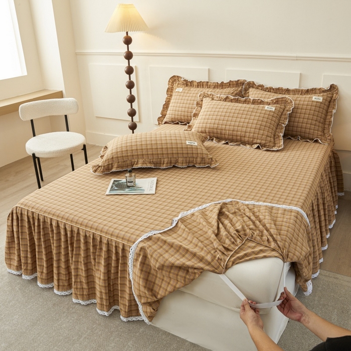 91家纺网 家纺一手货源 找家纺 缦彩 2025新款纯棉水洗棉床裙床罩单件全棉防滑防尘保护套床单三件套 艾米-咖