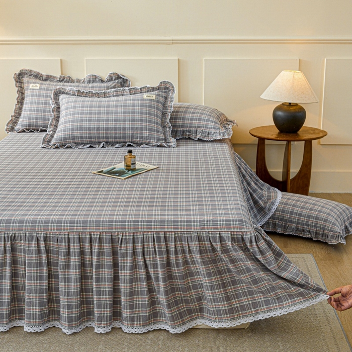 91家纺网 家纺一手货源 找家纺 缦彩 2025新款纯棉水洗棉床裙床罩单件全棉防滑防尘保护套床单三件套 艾米-兰