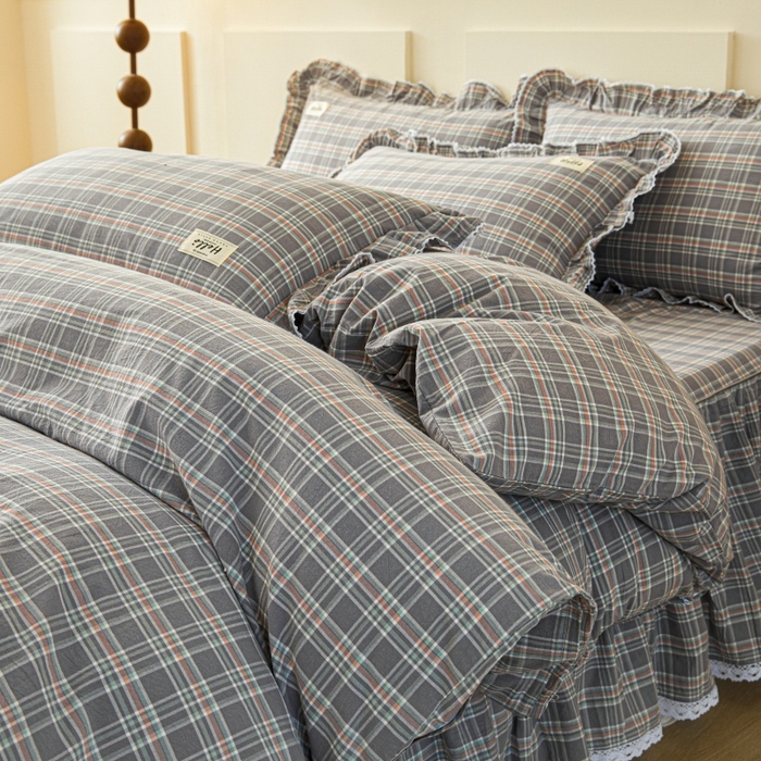 91家纺网 家纺一手货源 找家纺 缦彩 2025新款纯棉水洗棉床裙床罩单件全棉防滑防尘保护套床单三件套 艾米-兰