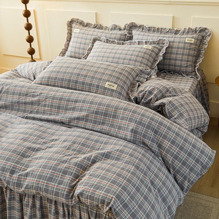 91家纺网 家纺一手货源 找家纺 缦彩 2025新款纯棉水洗棉床裙床罩单件全棉防滑防尘保护套床单三件套 艾米-兰