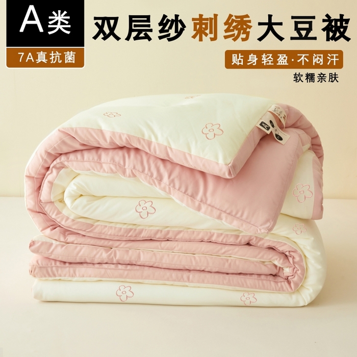 91家纺网 家纺一手货源 找家纺 维洋家纺 2025新款双层纱云感刺绣大豆被被子被芯 奶油粉花朵