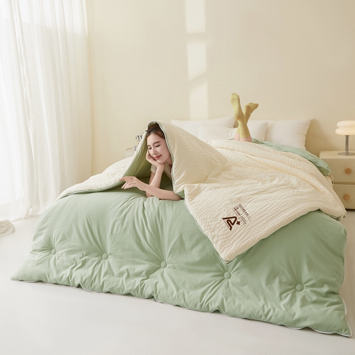 91家纺网 家纺一手货源 找家纺 维洋家纺 2025新款泡泡纱大豆被被子被芯 米黄+水绿