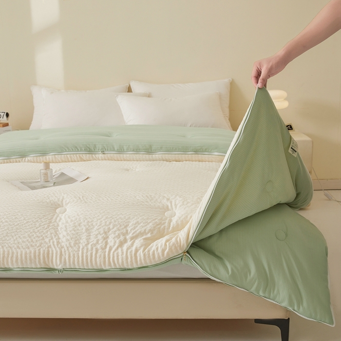 91家纺网 家纺一手货源 找家纺 维洋家纺 2025新款泡泡纱大豆被被子被芯 米黄+水绿