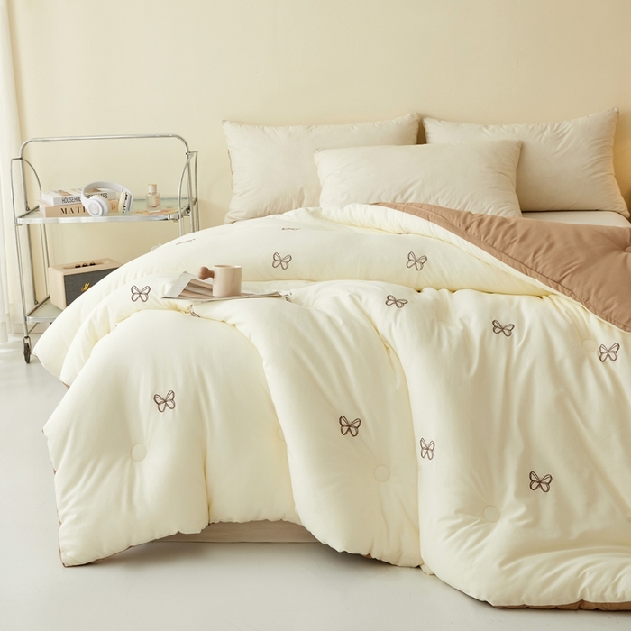 91家纺网 家纺一手货源 找家纺 维洋家纺 2025新款双层纱云感刺绣大豆被被子被芯 奶咖蝴蝶