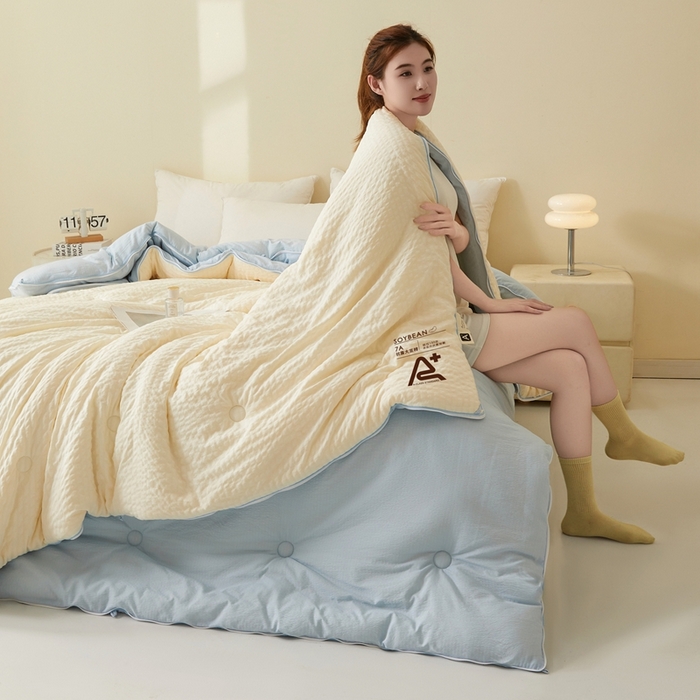 91家纺网 家纺一手货源 找家纺 维洋家纺 2025新款泡泡纱大豆被被子被芯 米黄+湖水蓝