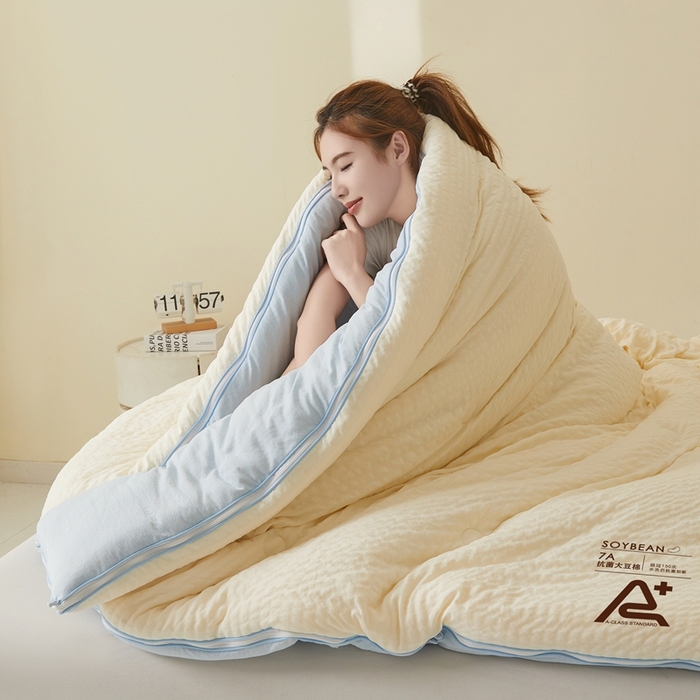 91家纺网 家纺一手货源 找家纺 维洋家纺 2025新款泡泡纱大豆被被子被芯 米黄+湖水蓝