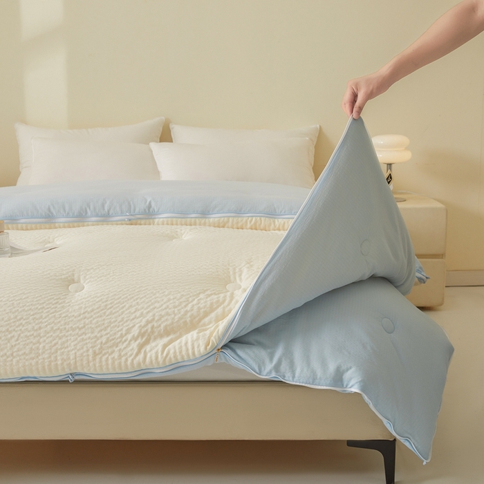 91家纺网 家纺一手货源 找家纺 维洋家纺 2025新款泡泡纱大豆被被子被芯 米黄+湖水蓝