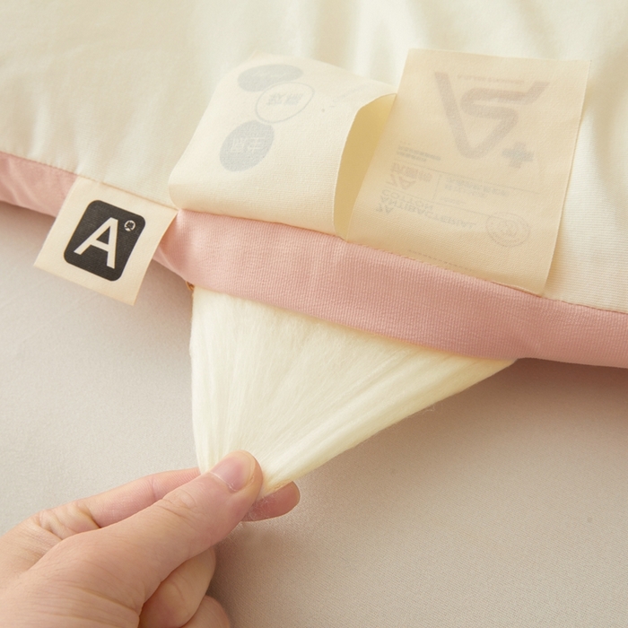 91家纺网 家纺一手货源 找家纺 维洋家纺 2025新款双层纱云感刺绣大豆被被子被芯 奶油粉花朵