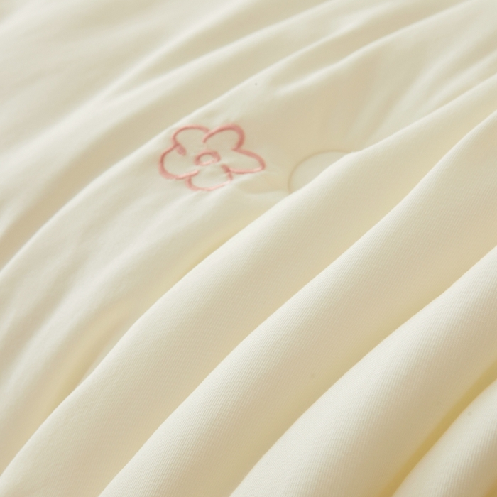 91家纺网 家纺一手货源 找家纺 维洋家纺 2025新款双层纱云感刺绣大豆被被子被芯 奶油粉花朵