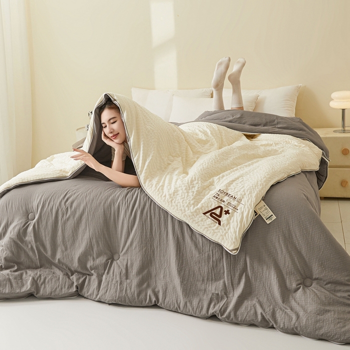 91家纺网 家纺一手货源 找家纺 维洋家纺 2025新款泡泡纱大豆被被子被芯 米黄+月影灰