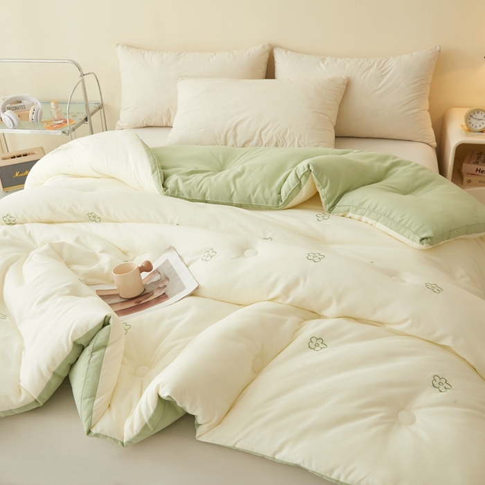 91家纺网 家纺一手货源 找家纺 维洋家纺 2025新款双层纱云感刺绣大豆被被子被芯 奶油绿花朵