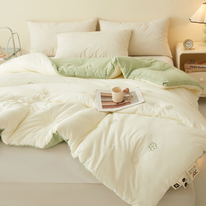 91家纺网 家纺一手货源 找家纺 维洋家纺 2025新款双层纱云感刺绣大豆被被子被芯 奶油绿花朵