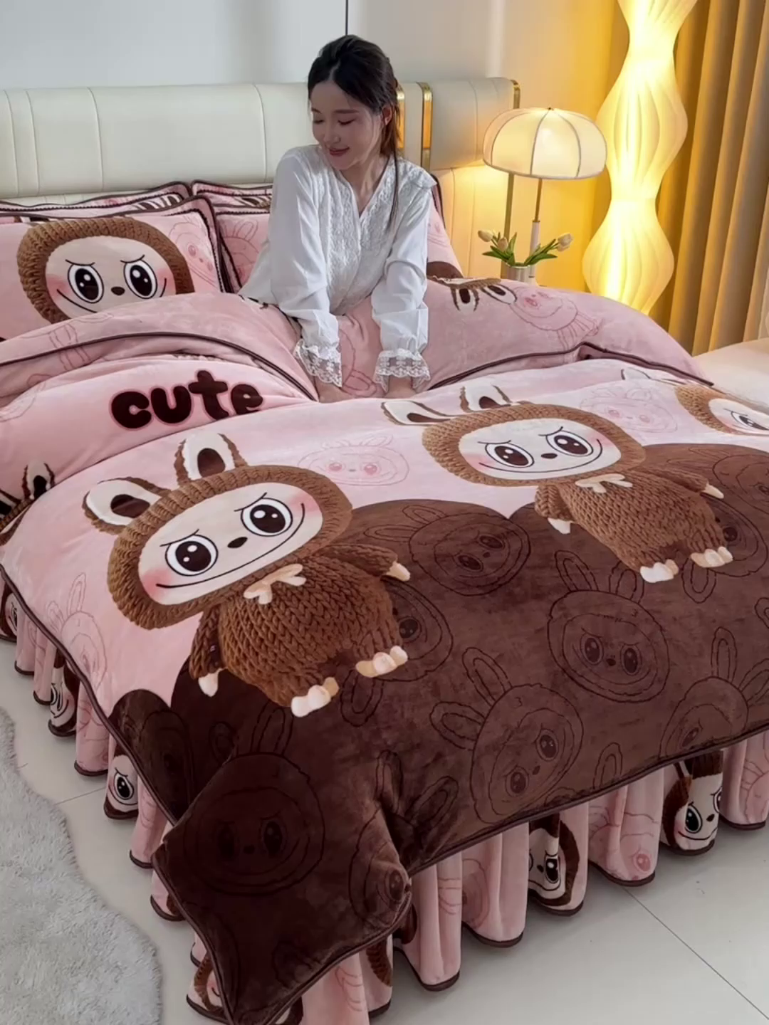 91家纺网 家纺一手货源 找家纺 绒品荟家纺 2025新款8.5斤加厚牛奶绒金貂绒法莱绒四件套三件套冬季法兰绒床裙款高克重 经典拉布布