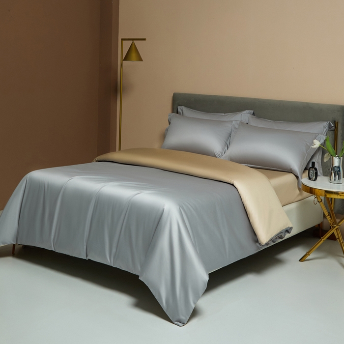 91家纺网 家纺一手货源 找家纺 柔觉家纺 2025新款100支长绒棉A类纯色双拼素色全棉四件套 浅银灰＆香槟金