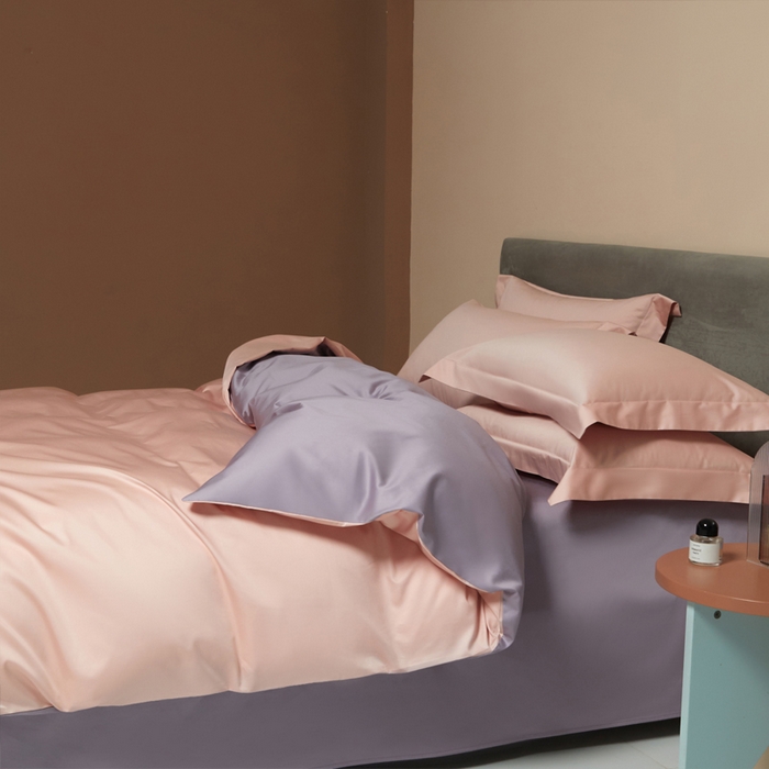 91家纺网 家纺一手货源 找家纺 柔觉家纺 2025新款100支长绒棉A类纯色双拼素色全棉四件套 粉豆沙＆蔷薇紫