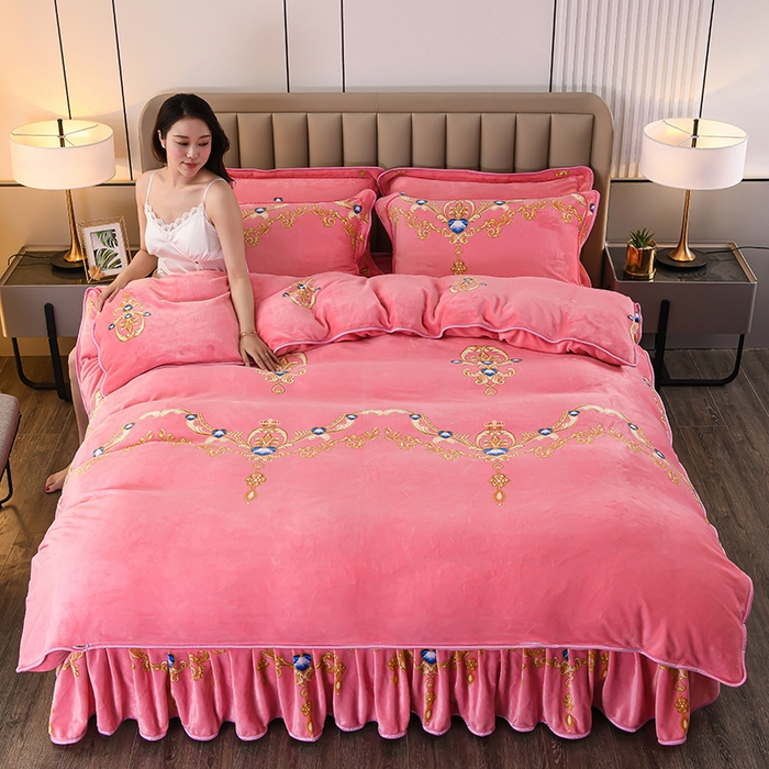 91家纺网 家纺一手货源 找家纺 梦宴 2025新款冬季牛奶绒加厚保暖床裙款法兰绒珊瑚绒四件套床上用品 梦恋