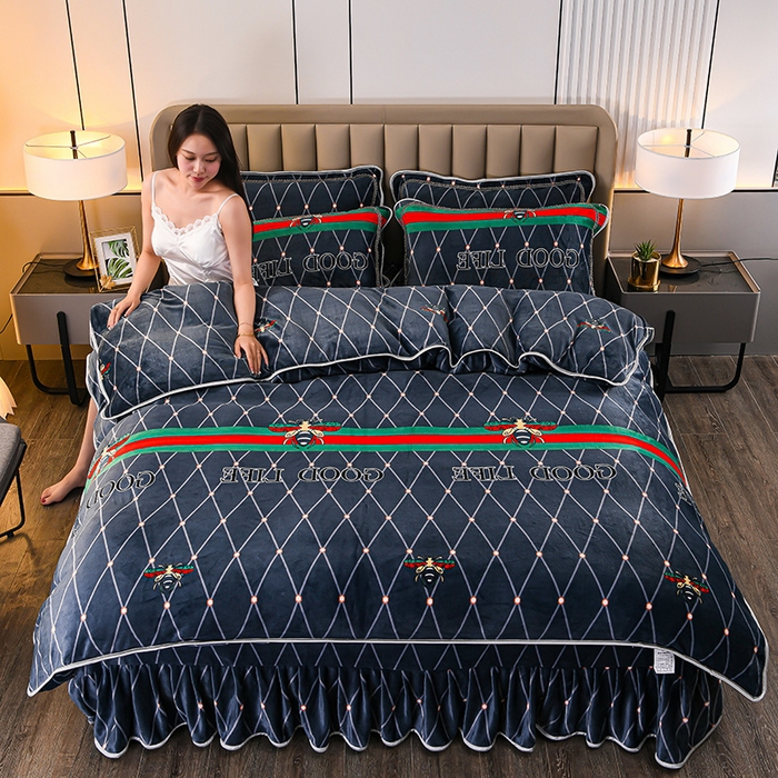 91家纺网 家纺一手货源 找家纺 梦宴 2025新款冬季牛奶绒加厚保暖床裙款法兰绒珊瑚绒四件套床上用品 蜜巢