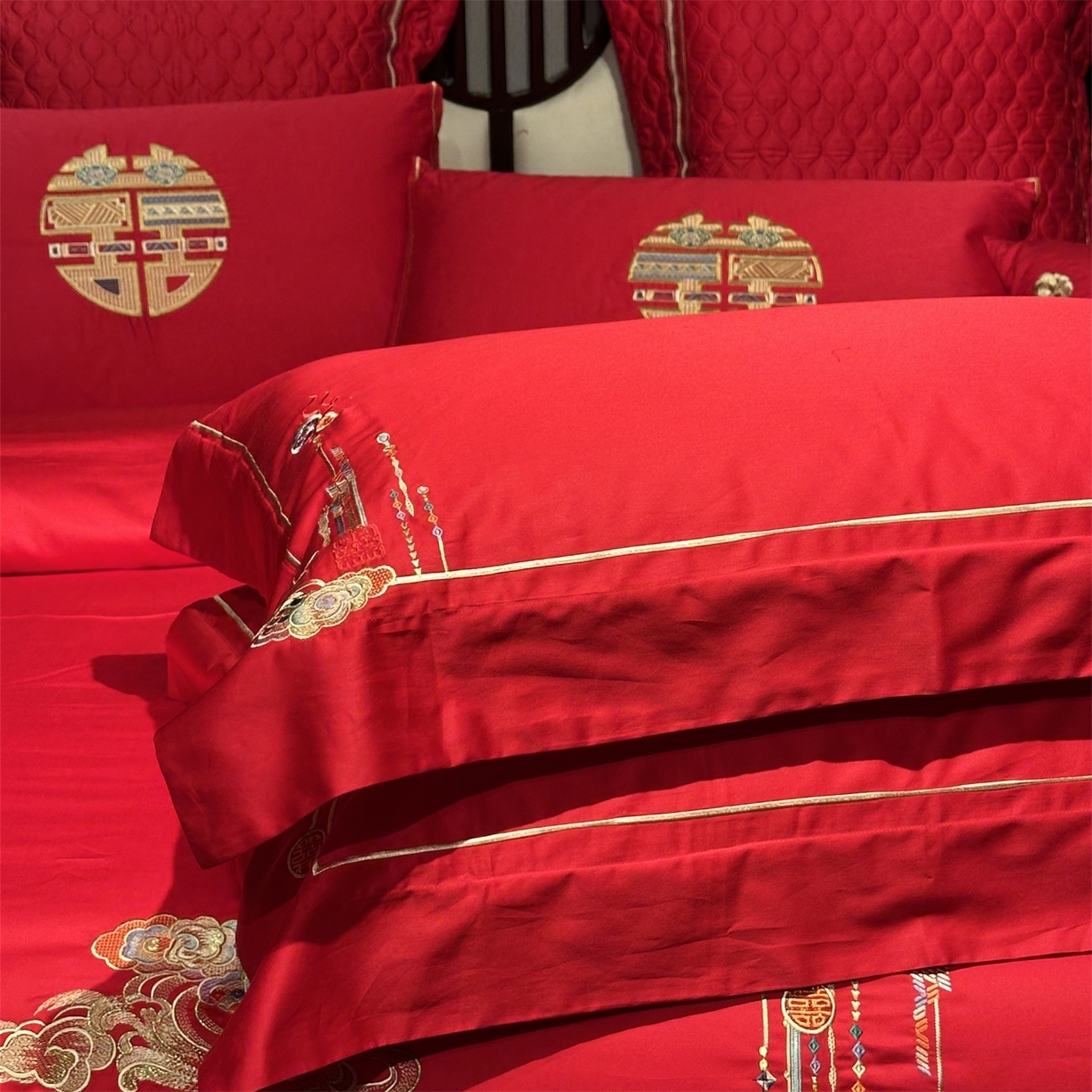 91家纺网 家纺一手货源 找家纺 （总）美娘阁 2025新款长绒棉全棉贡缎提花款新中式古典韵味精美刺绣婚庆四件套-系列二