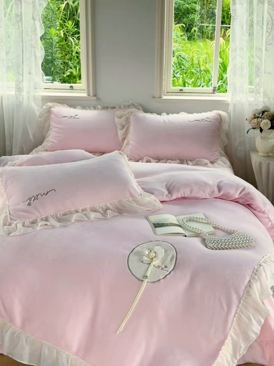 91家纺网 家纺一手货源 找家纺 （总）慕克斯家纺 2025新款牛奶绒韩版贴布绣四件套 遇见系列