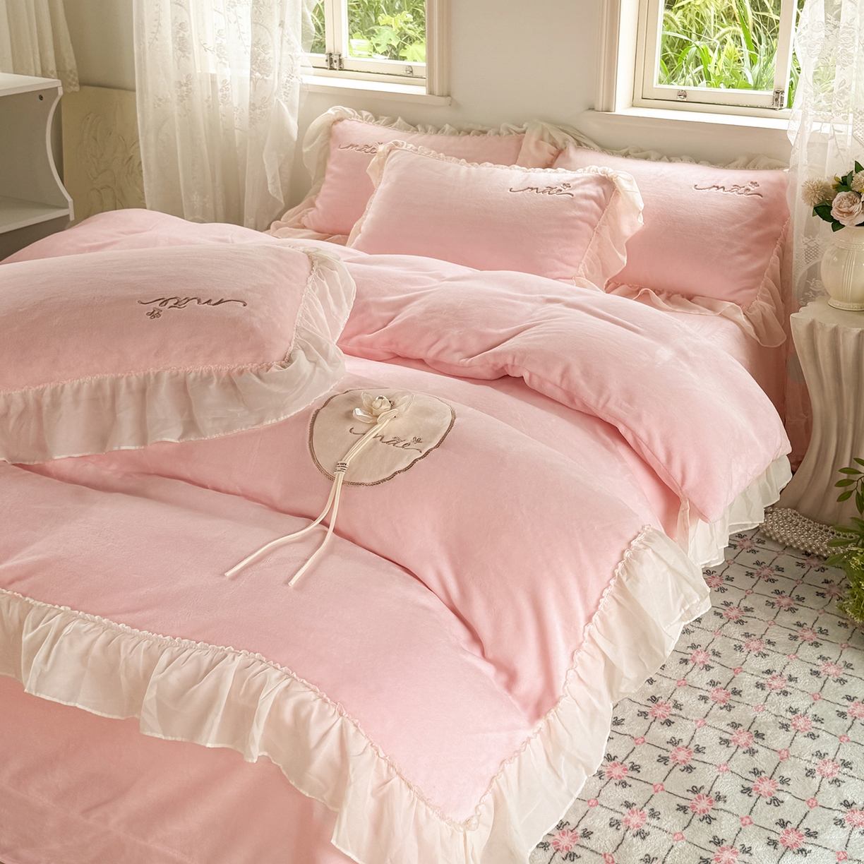 91家纺网 家纺一手货源 找家纺 （总）慕克斯家纺 2025新款牛奶绒韩版贴布绣四件套 遇见系列