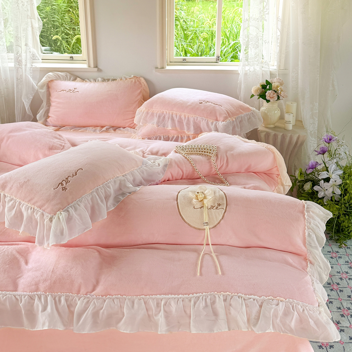 91家纺网 家纺一手货源 找家纺 （总）慕克斯家纺 2025新款牛奶绒韩版贴布绣四件套 遇见系列