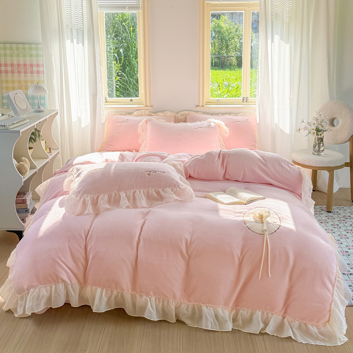 91家纺网 家纺一手货源 找家纺 （总）慕克斯家纺 2025新款牛奶绒韩版贴布绣四件套 遇见系列