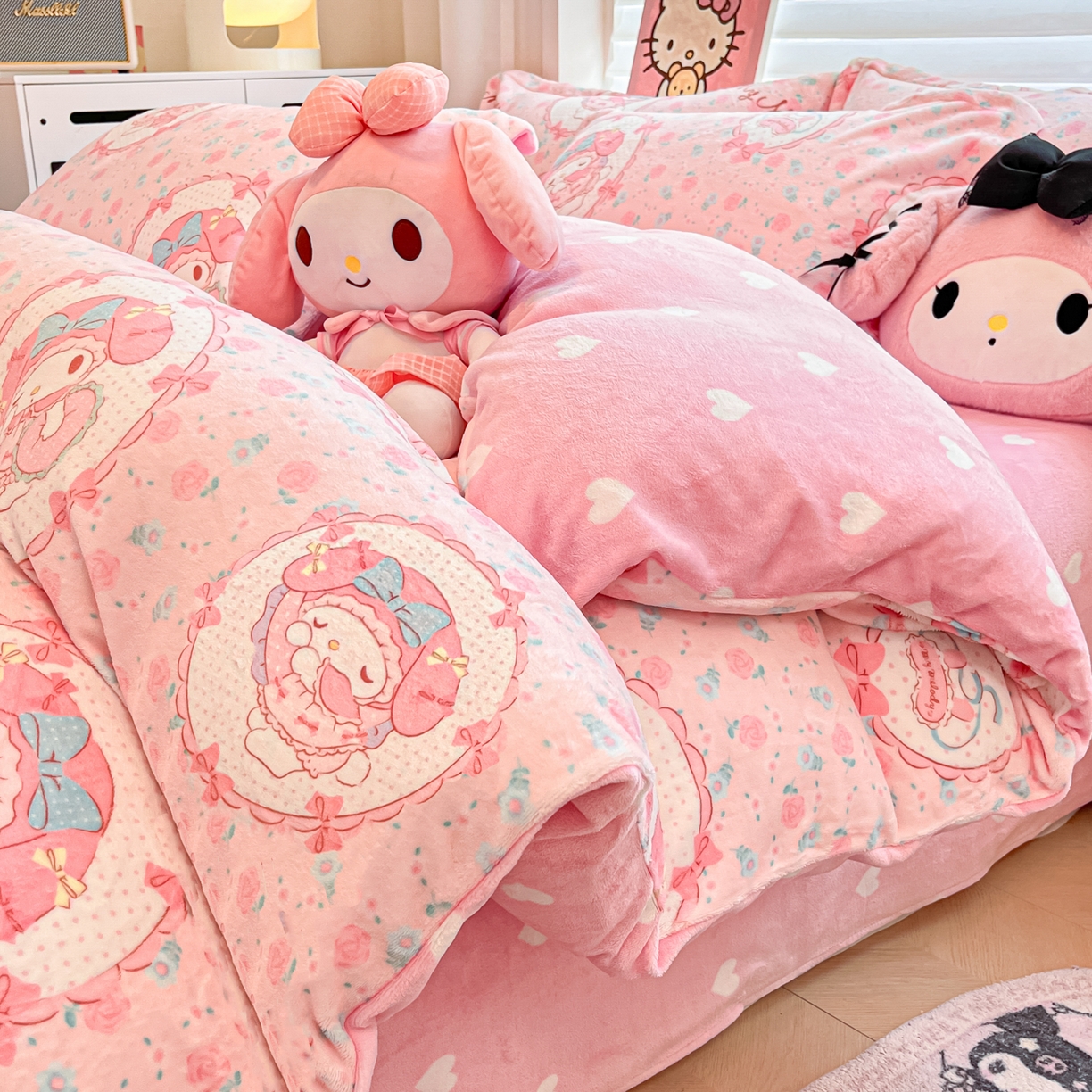 91家纺网 家纺一手货源 找家纺 暮思家居 2025新款三丽鸥正版授权高克重200克加厚保暖卡通牛奶绒四件套 牛奶绒-花花美乐蒂