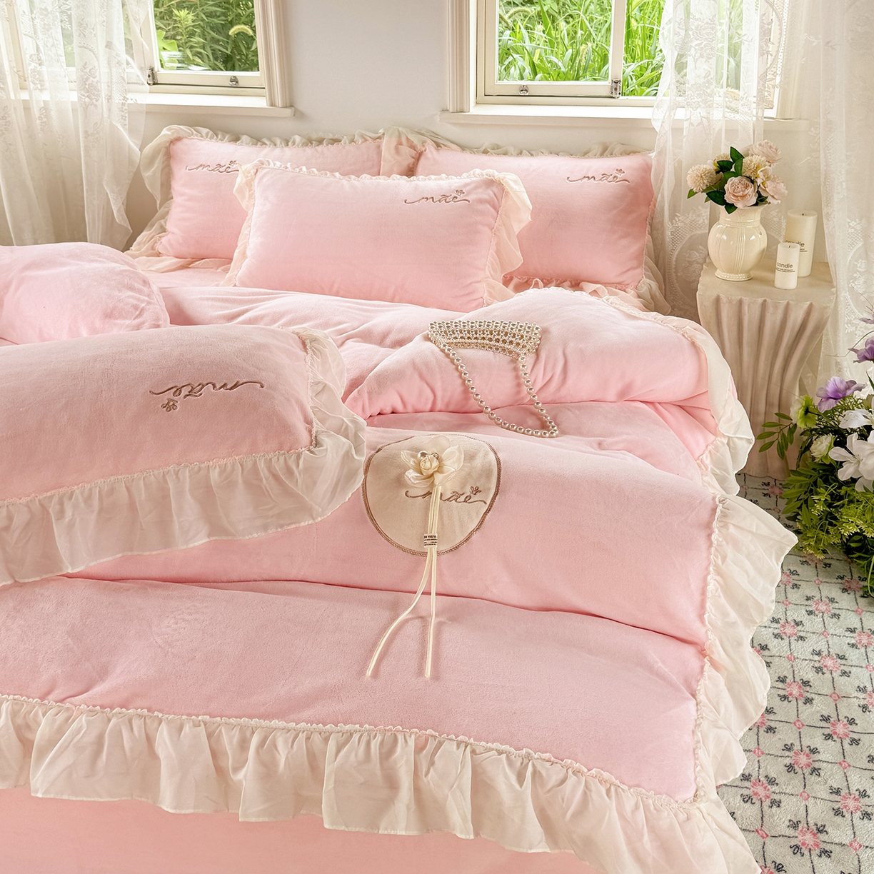 91家纺网 家纺一手货源 找家纺 慕克斯家纺 2025新款牛奶绒韩版贴布绣四件套 遇见系列 遇见-美人玉