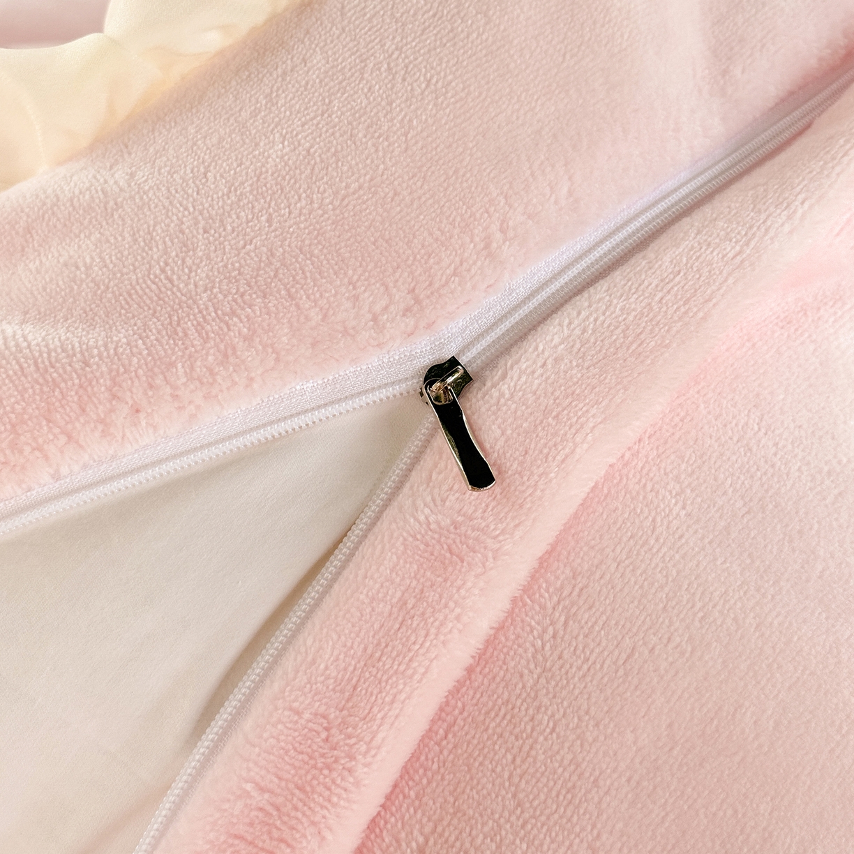 91家纺网 家纺一手货源 找家纺 慕克斯家纺 2025新款牛奶绒韩版贴布绣四件套 遇见系列 遇见-美人玉