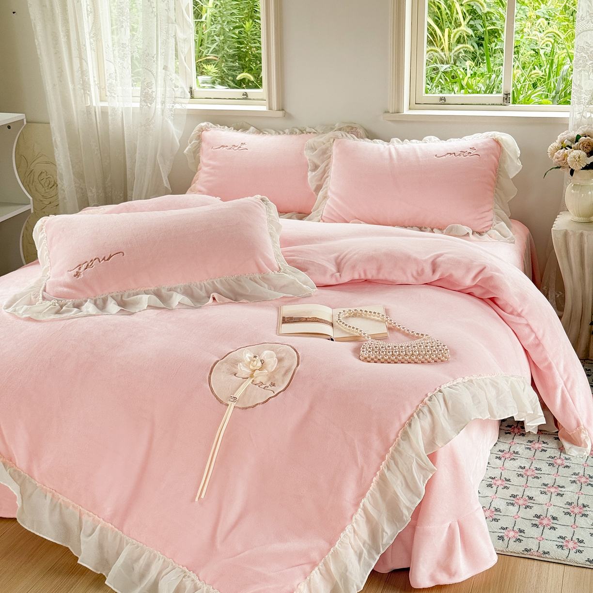 91家纺网 家纺一手货源 找家纺 慕克斯家纺 2025新款牛奶绒韩版贴布绣四件套 遇见系列 遇见-美人玉