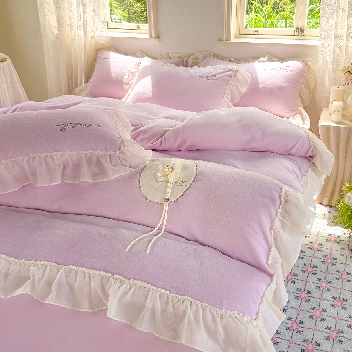 91家纺网 家纺一手货源 找家纺 慕克斯家纺 2025新款牛奶绒韩版贴布绣四件套 遇见系列 遇见-浅紫