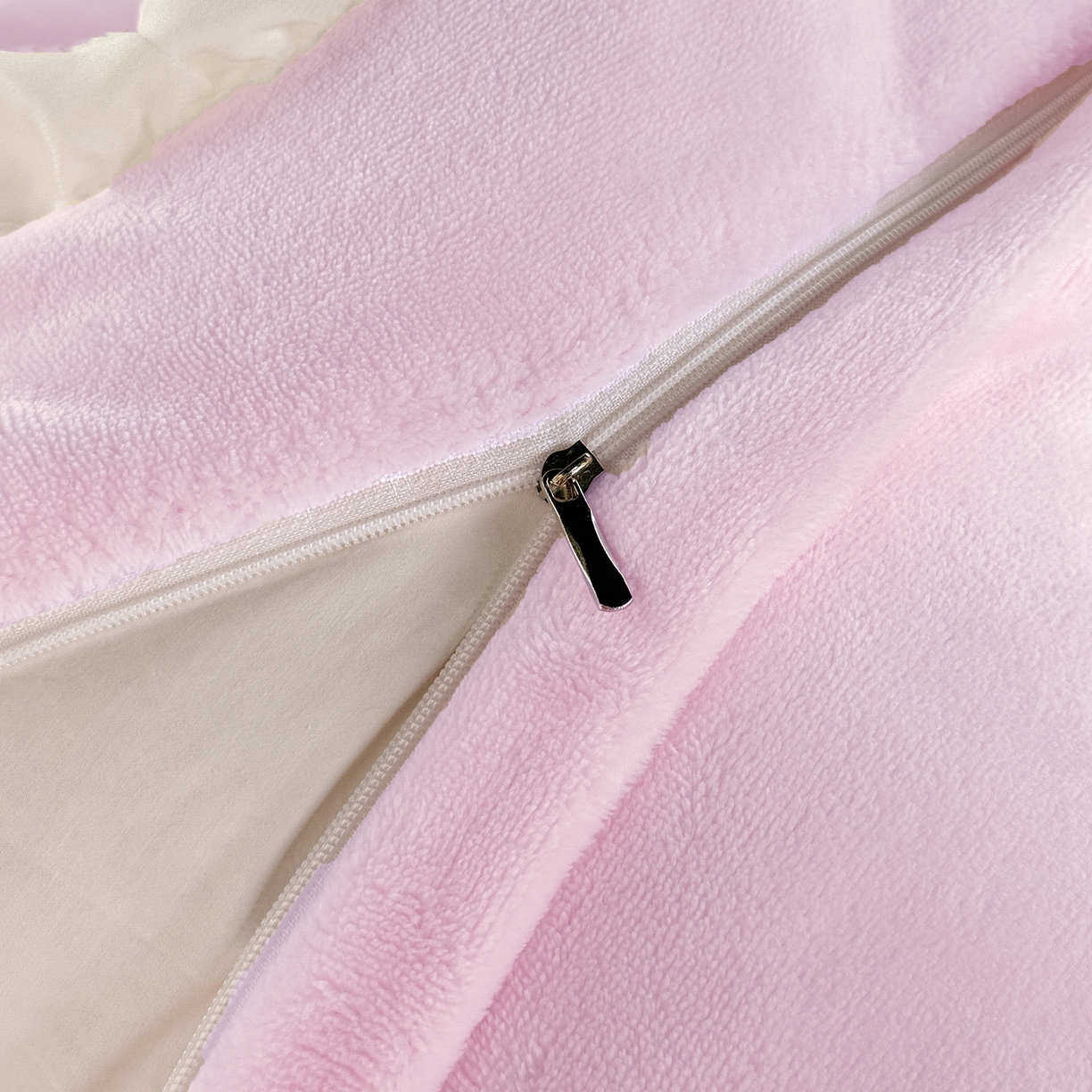 91家纺网 家纺一手货源 找家纺 慕克斯家纺 2025新款牛奶绒韩版贴布绣四件套 遇见系列 遇见-浅紫