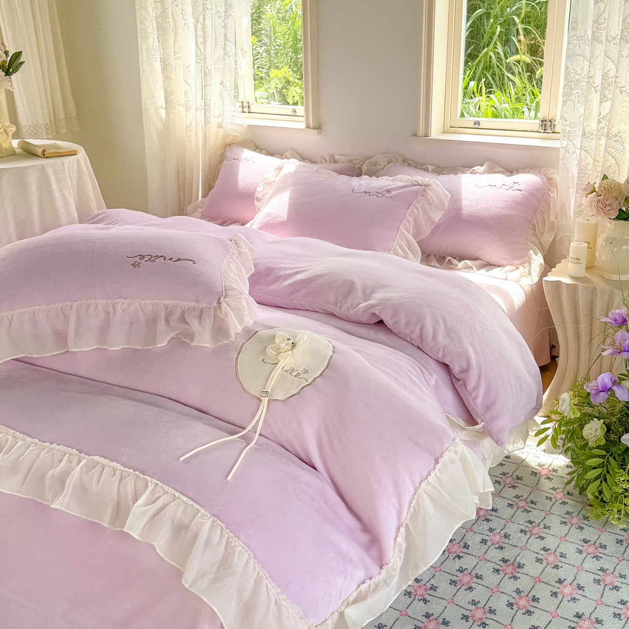 91家纺网 家纺一手货源 找家纺 慕克斯家纺 2025新款牛奶绒韩版贴布绣四件套 遇见系列 遇见-浅紫
