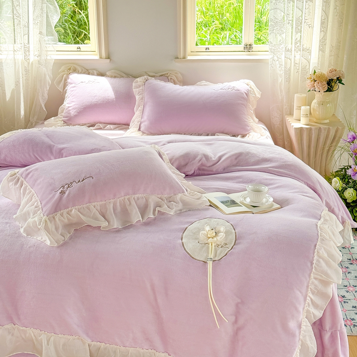 91家纺网 家纺一手货源 找家纺 慕克斯家纺 2025新款牛奶绒韩版贴布绣四件套 遇见系列 遇见-浅紫