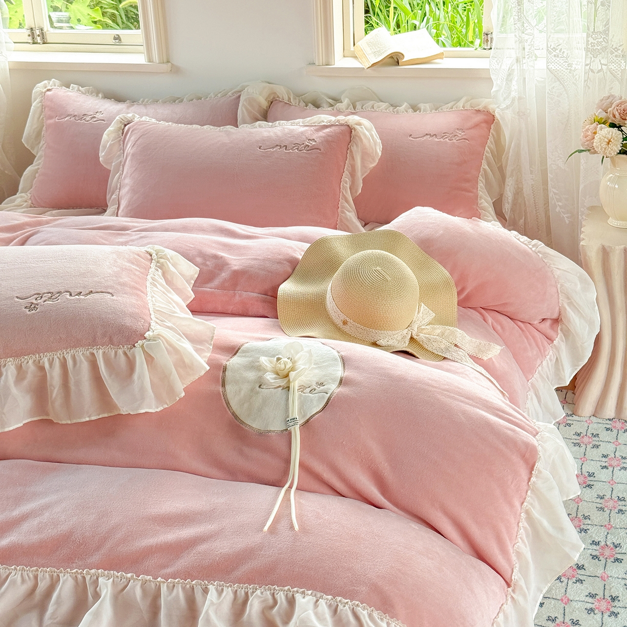 91家纺网 家纺一手货源 找家纺 慕克斯家纺 2025新款牛奶绒韩版贴布绣四件套 遇见系列 遇见-肉粉