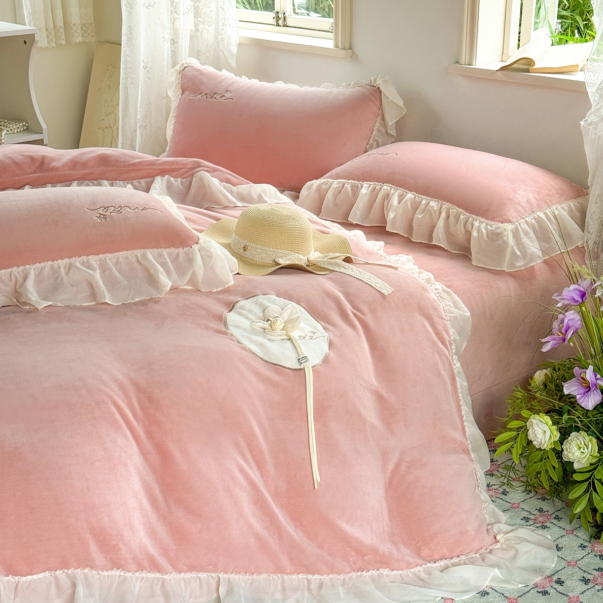 91家纺网 家纺一手货源 找家纺 慕克斯家纺 2025新款牛奶绒韩版贴布绣四件套 遇见系列 遇见-肉粉