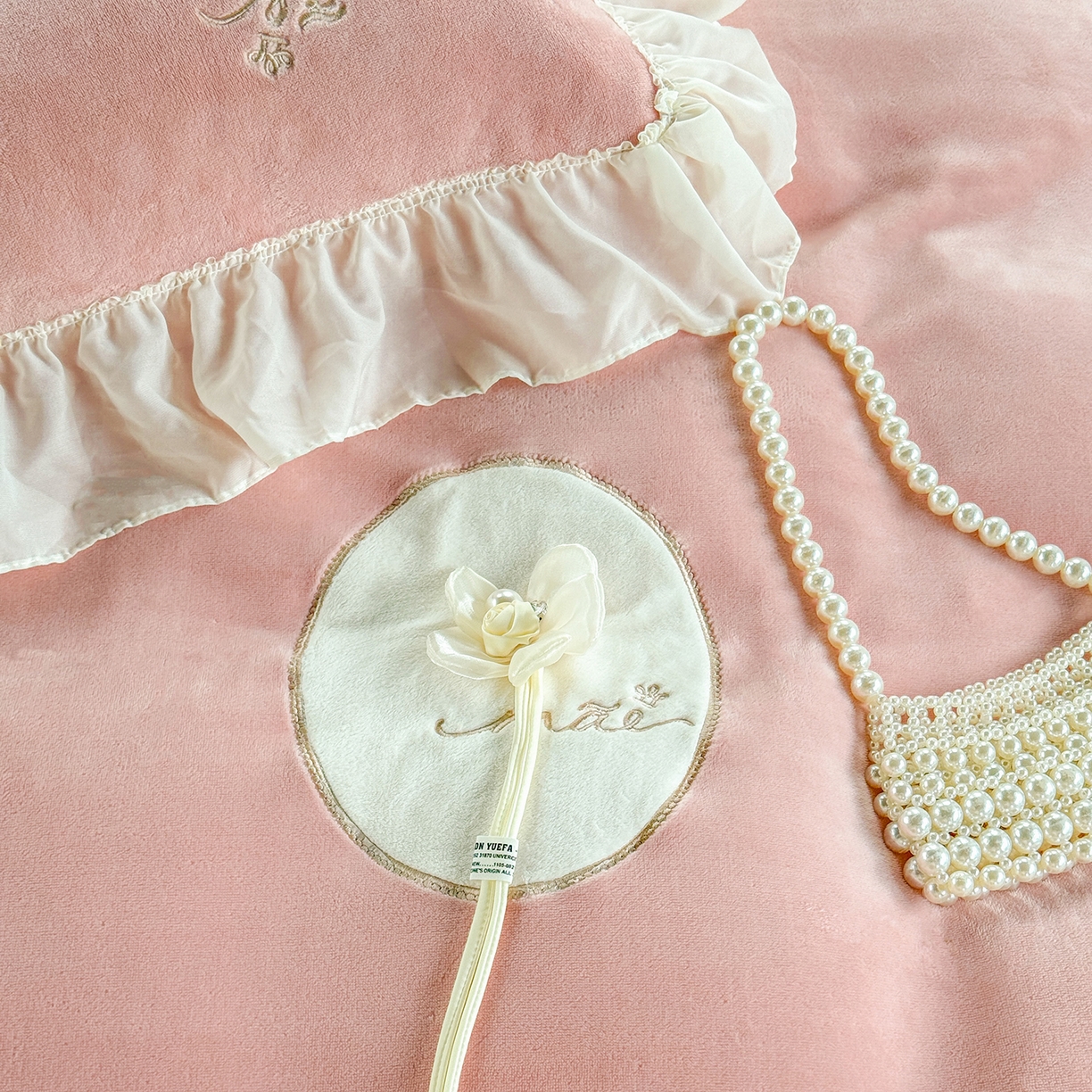 91家纺网 家纺一手货源 找家纺 慕克斯家纺 2025新款牛奶绒韩版贴布绣四件套 遇见系列 遇见-肉粉