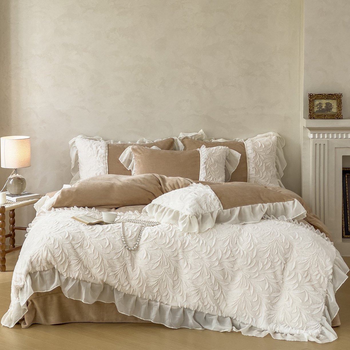 91家纺网 家纺一手货源 找家纺 慕克斯家纺 2025新款9斤韩版兔毛拼接牛奶绒法式雪纺花边四件套 法芙娜系列 法芙娜-卡其