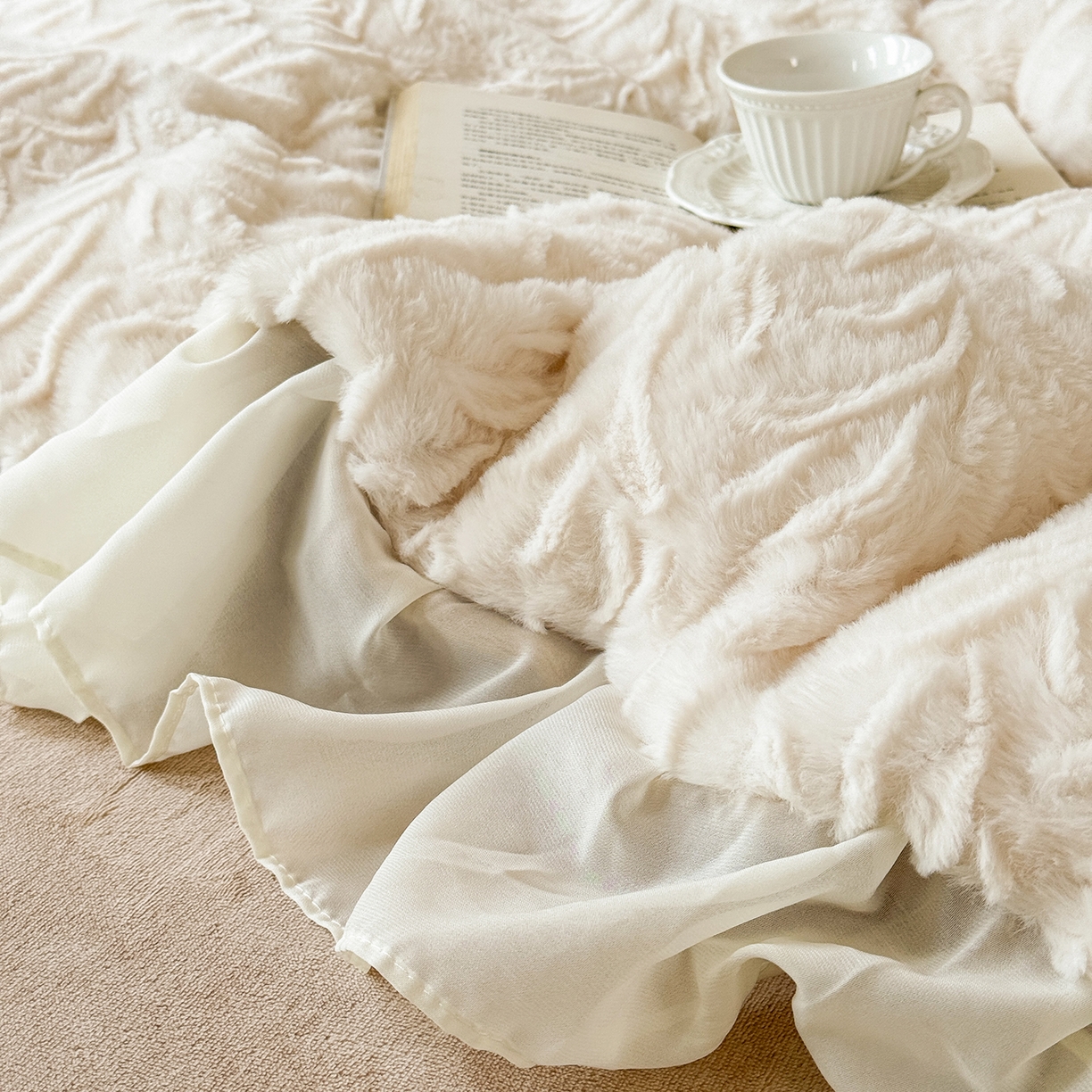 91家纺网 家纺一手货源 找家纺 慕克斯家纺 2025新款9斤韩版兔毛拼接牛奶绒法式雪纺花边四件套 法芙娜系列 法芙娜-卡其