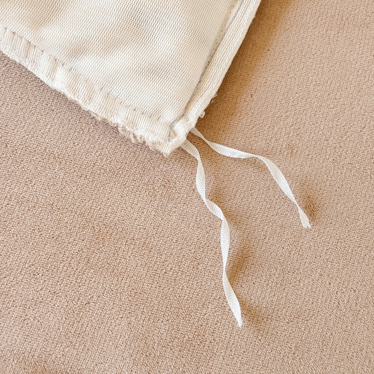 91家纺网 家纺一手货源 找家纺 慕克斯家纺 2025新款9斤韩版兔毛拼接牛奶绒法式雪纺花边四件套 法芙娜系列 法芙娜-卡其