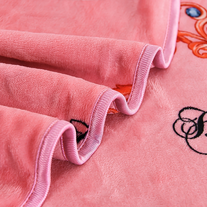 91家纺网 家纺一手货源 找家纺 梦宴 2025新款冬季牛奶绒加厚保暖床裙款法兰绒珊瑚绒四件套床上用品 粉恋