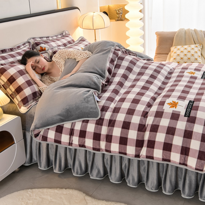 91家纺网 家纺一手货源 找家纺 梦宴 2025新款冬季牛奶绒加厚保暖床裙款法兰绒珊瑚绒四件套床上用品 格调