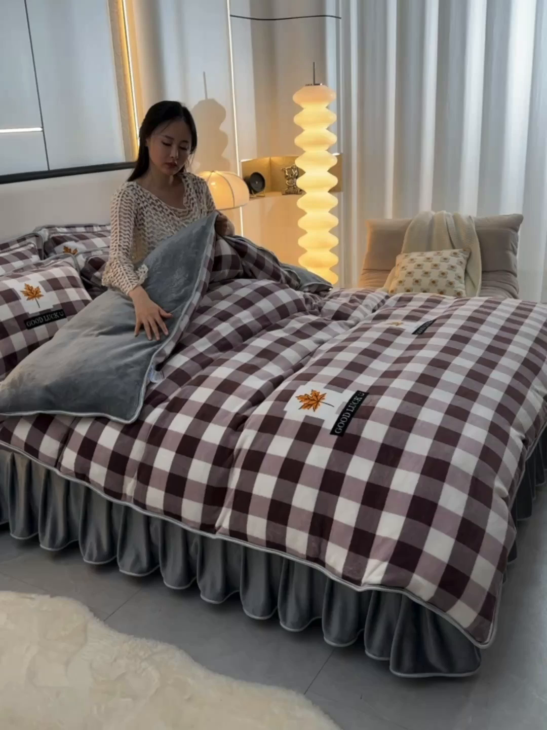 91家纺网 家纺一手货源 找家纺 梦宴 2025新款冬季牛奶绒加厚保暖床裙款法兰绒珊瑚绒四件套床上用品 格调