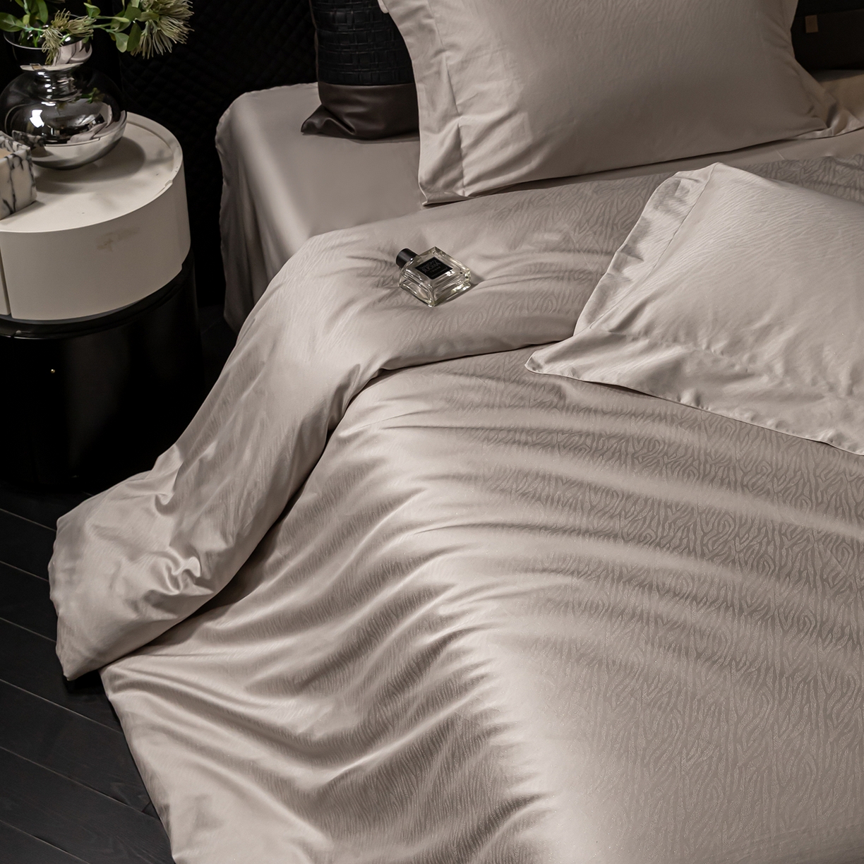 91家纺网 家纺一手货源 找家纺 安莱生活 新款100s全棉纯棉银丝简约四件套系列 斑点流韵055