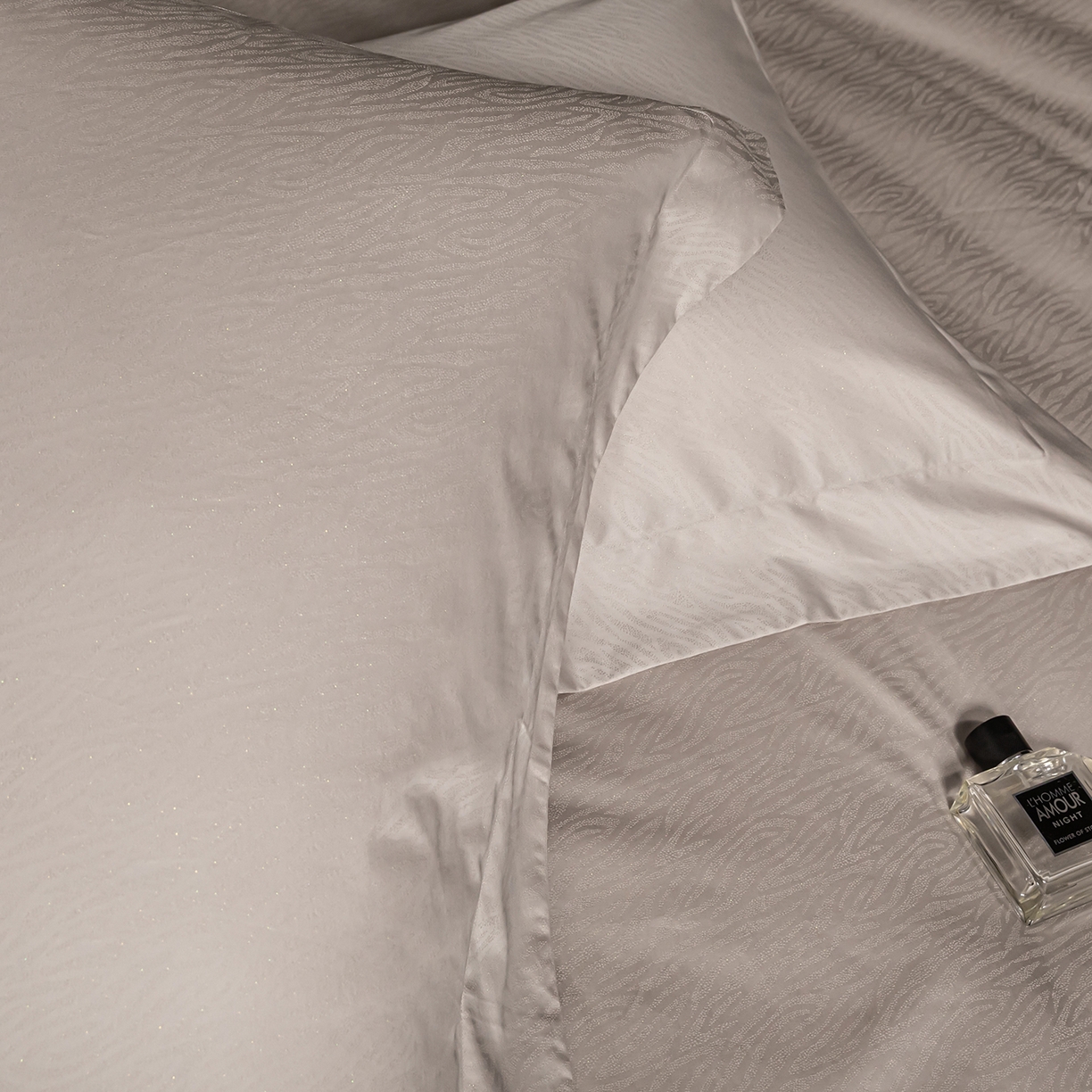 91家纺网 家纺一手货源 找家纺 安莱生活 新款100s全棉纯棉银丝简约四件套系列 斑点流韵055