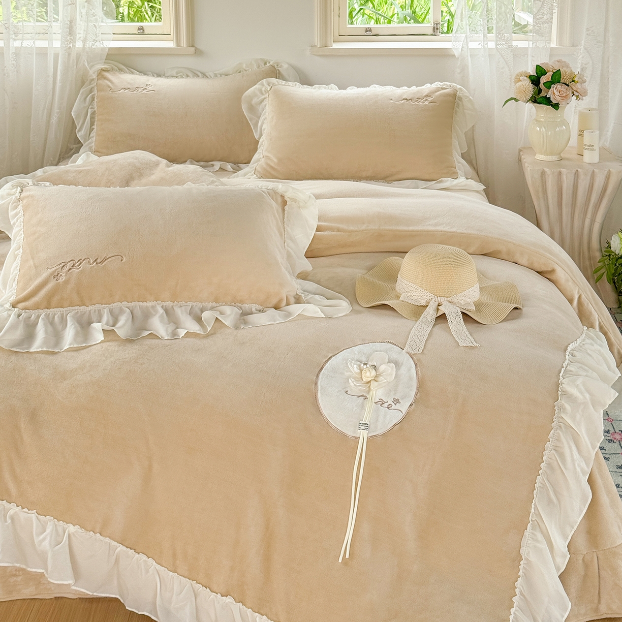 91家纺网 家纺一手货源 找家纺 慕克斯家纺 2025新款牛奶绒韩版贴布绣四件套 遇见系列 遇见-驼