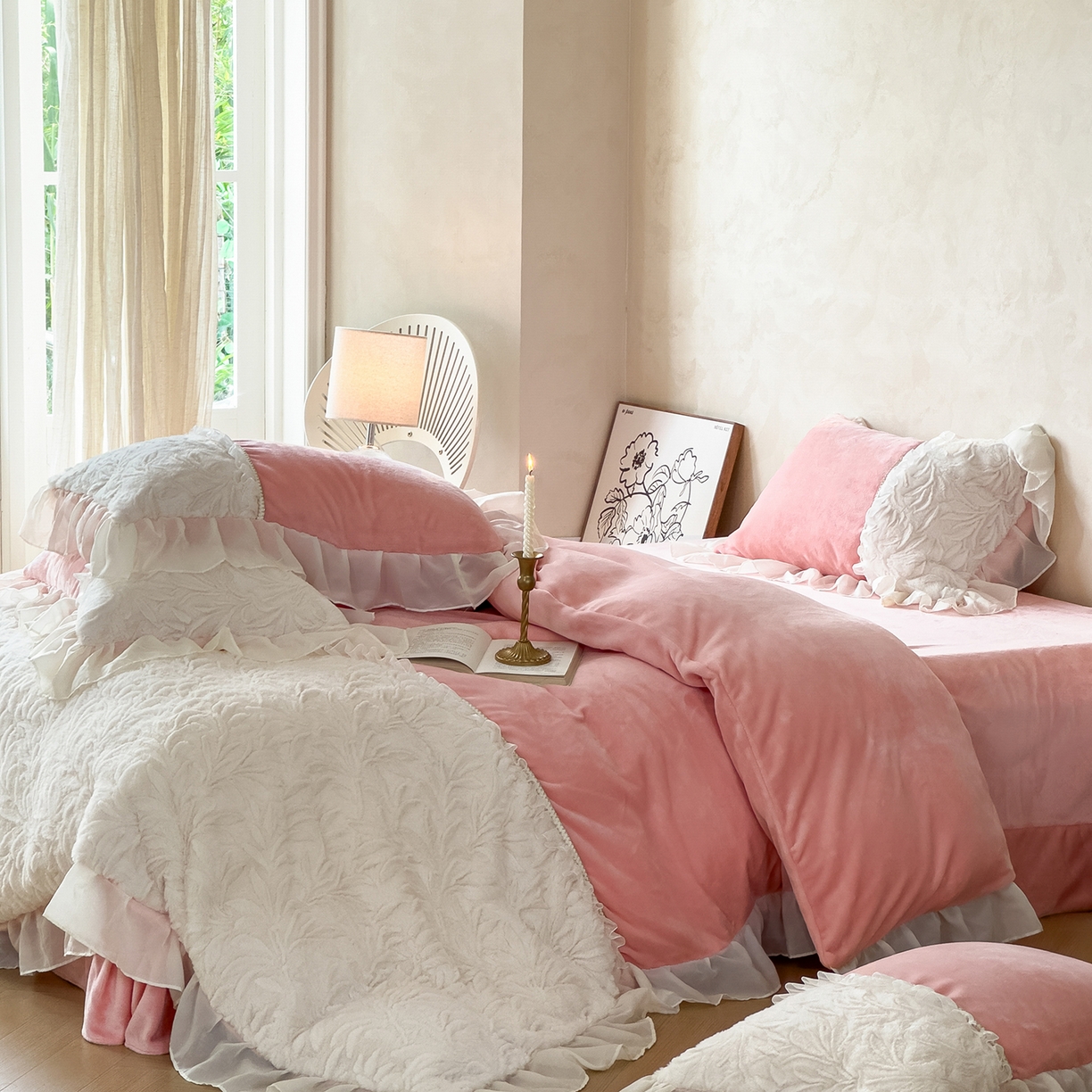 91家纺网 家纺一手货源 找家纺 慕克斯家纺 2025新款9斤韩版兔毛拼接牛奶绒法式雪纺花边四件套 法芙娜系列 法芙娜-木槿粉