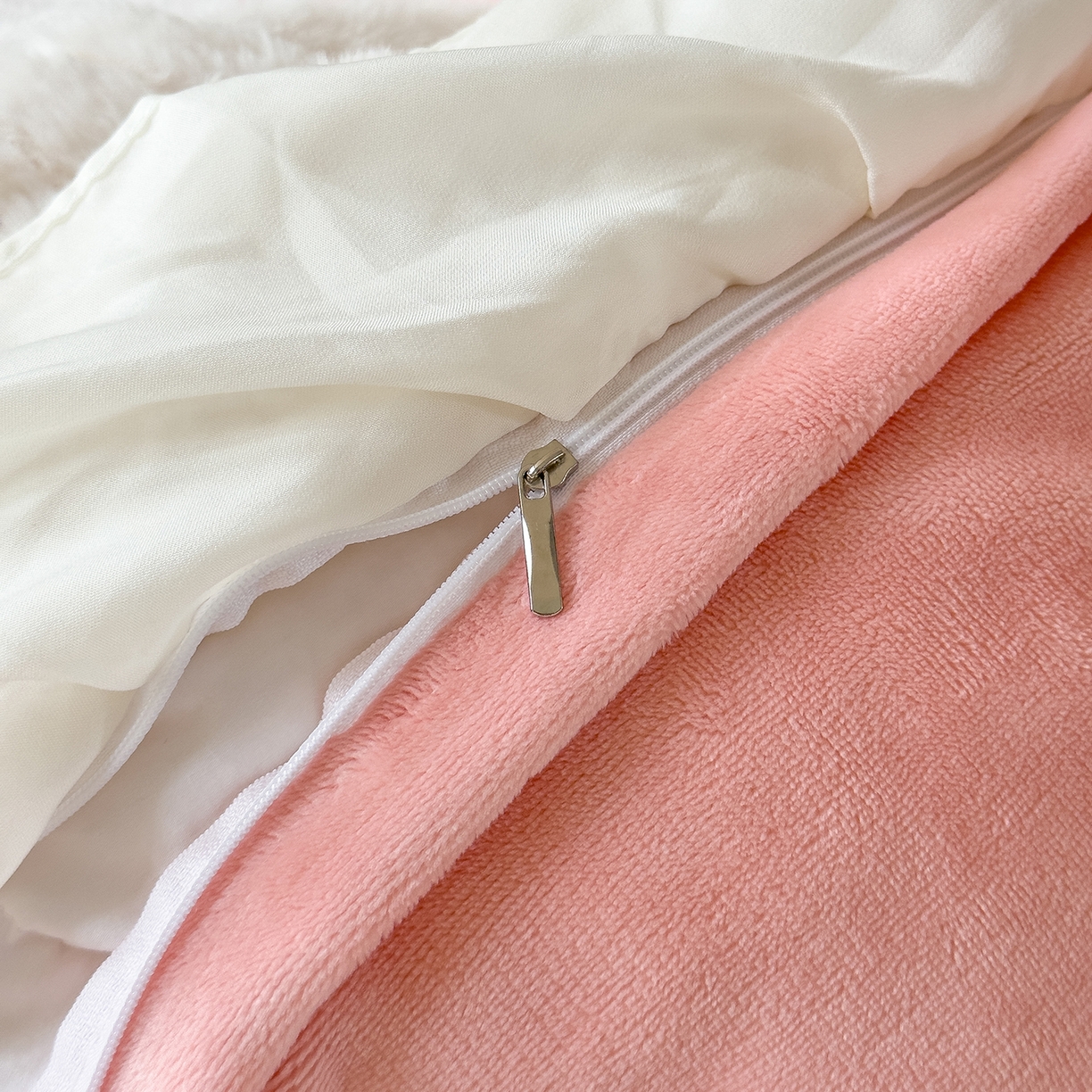 91家纺网 家纺一手货源 找家纺 慕克斯家纺 2025新款9斤韩版兔毛拼接牛奶绒法式雪纺花边四件套 法芙娜系列 法芙娜-木槿粉